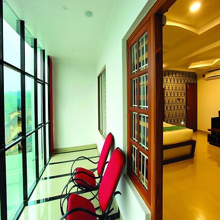 Holiday Hill Hotel & Suites Sultan Bathery Buitenkant foto