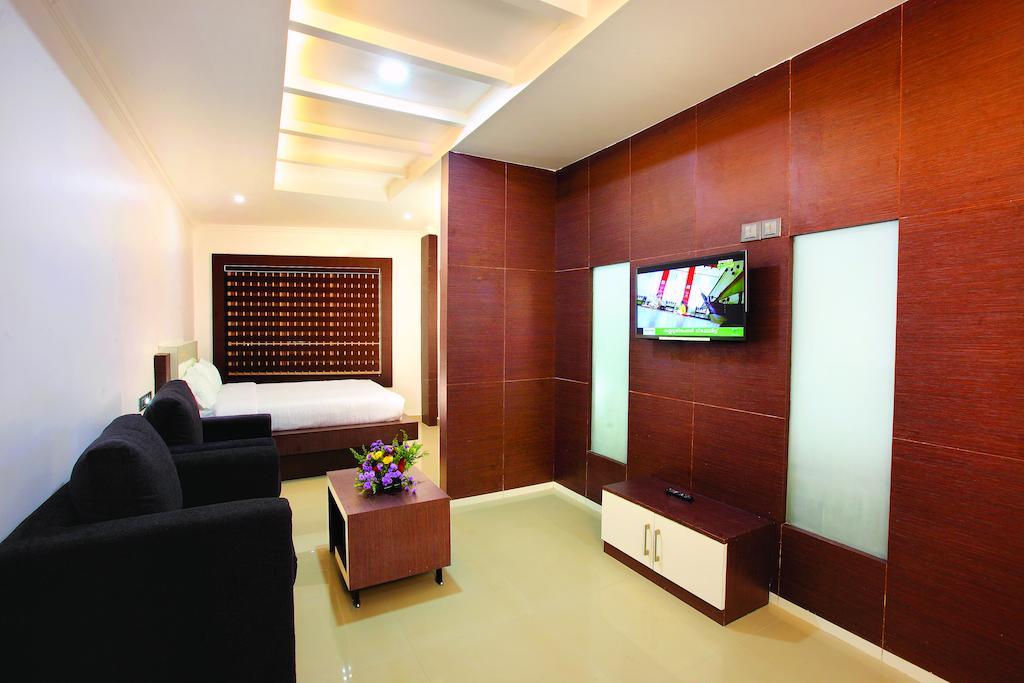 Holiday Hill Hotel & Suites Sultan Bathery Buitenkant foto