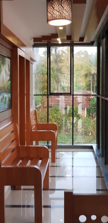 Holiday Hill Hotel & Suites Sultan Bathery Buitenkant foto