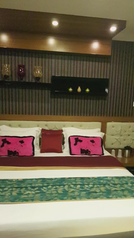 Holiday Hill Hotel & Suites Sultan Bathery Buitenkant foto